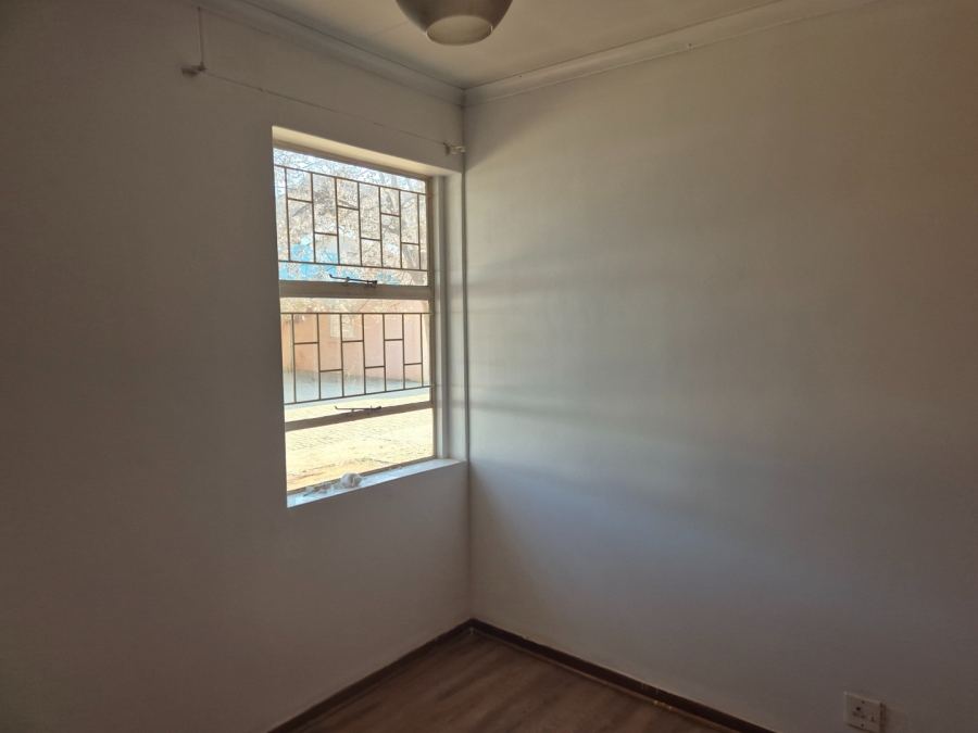 To Let 3 Bedroom Property for Rent in Kannoniers Park North West